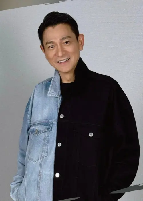 ▲劉德華外型帥氣又溫柔，至今仍是很多人的理想情人。（圖／翻攝自微博）