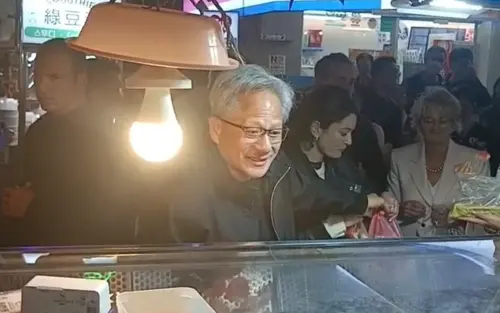 黃仁勳突襲通化夜市「阿婆水果」！開台語雙聲道：我來看妳的

