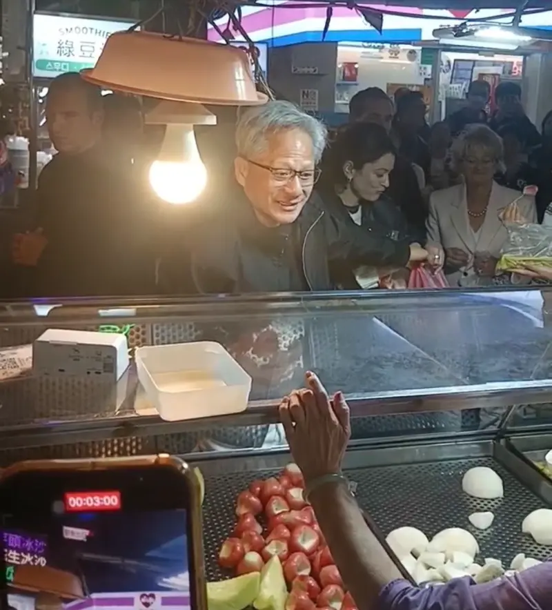 黃仁勳晚餐吃國賓　稱不清楚台積電提告羅唯仁一事