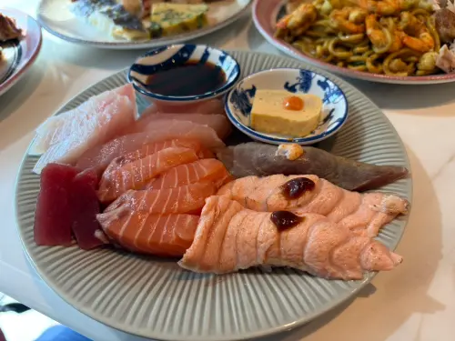 ▲島語開箱初體驗，10分滿分可以給到9分！同行友人一致認同，光是用餐時間不趕、餐檯人員動作快就非常加分。（圖/記者張嘉哲攝）