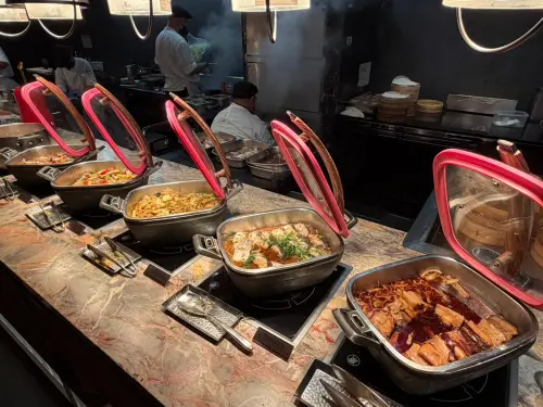 ▲中式佳餚部分亮點個人最喜歡東坡肉，油亮色澤肥而不膩非常讚，看著照片又要流口水啦！（圖/記者張嘉哲攝）