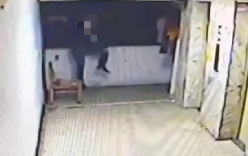 萬華驚傳百萬竊案！6旬蜘蛛大盜「翻牆爬窗闖民宅」犯案過程被拍