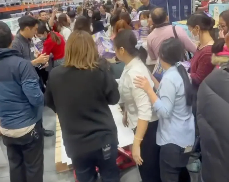 好市多黑五會員暴動！「1神物」整箱369元　棧板還沒放下離譜搶光