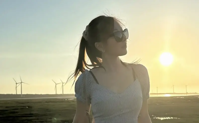 ▲香港大埔大火震驚全港，女星樂瞳（如圖）在IG回憶童年時期居住大澳時，也曾遭遇火劫，至今餘悸猶存的她，也為這次火災祈福。（圖／翻攝自樂瞳IG@loktungcilla)