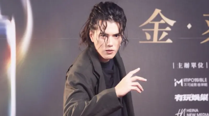 ▲擁有1570萬訂閱的YouTuber吳奇軒（如圖）成就斐然，卻遭酸民造謠「花錢買訂閱」，對此他公開後台數據證明，訂閱者高達96%來自YouTube官方推薦，且靠著全英文與演算法2關鍵，影片最高觀看數達到7.8億次，相當驚人。（圖／通達量能文体提供）