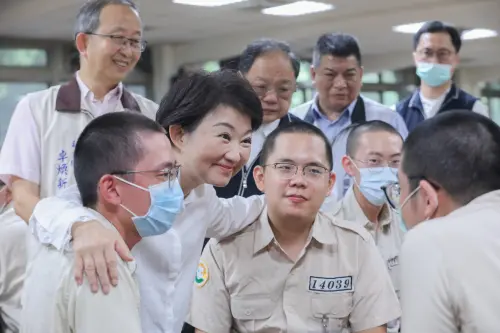 ▲市長盧秀燕前往成功嶺探視替代役男(圖／民政局提供2025.11.28)