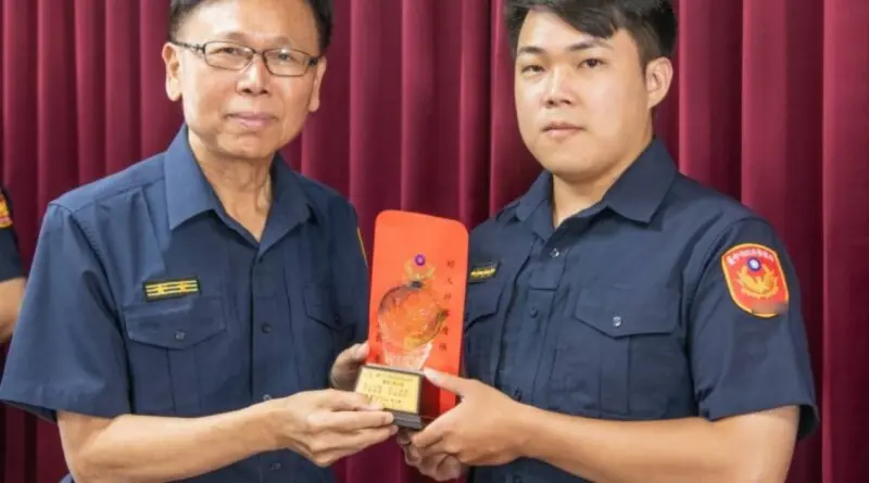 熱心警霸氣手一揮　要還我就捐給弱勢吧　網友狂推爆