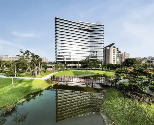 ▲Tpark是全台首座LEED Campus，採永續規劃，綠覆率更高達49%。加上蓄水防洪的暴雨管理系統以及風廊設計，是具備抗氣候變遷的韌性城區。（圖／業者提供）