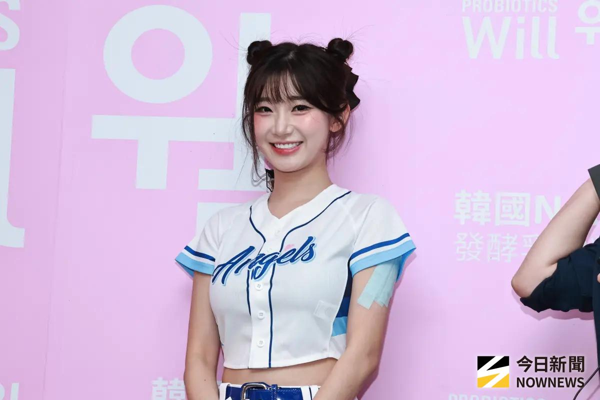 直擊／李珠珢獨寵30人！收工突折返隔窗送愛心 粉絲讚：愛對人了