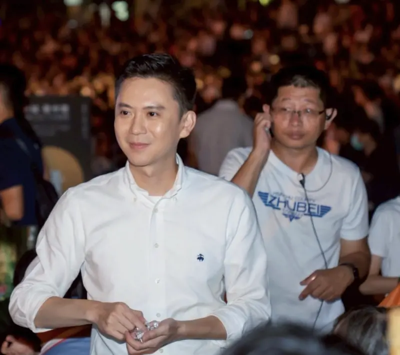 ▲新竹縣長最新民調出爐，竹北市長鄭朝方的支持度，狠狠碾壓藍營候選人。（圖／翻攝自鄭朝方臉書）