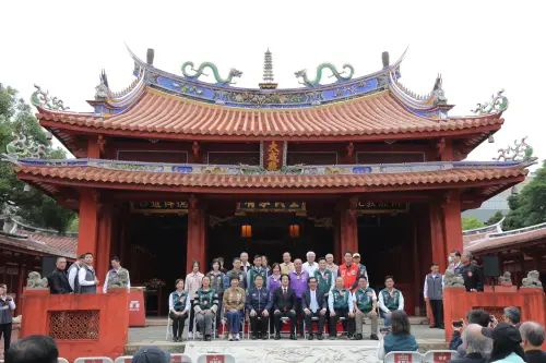 總統賴清德赴臺南參香揭匾　黃偉哲陪同為市民祈福
