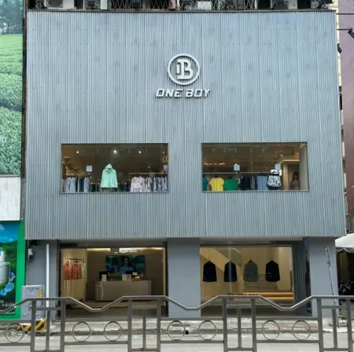 ▲網友詢問衝鋒衣到底好不好穿，就有內行推薦ONE BOY衝鋒衣相當不錯。（圖/ONE BOY提供）