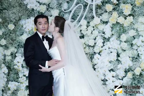 許瑋甯甜吻邱澤！自爆試婚紗1幕狂笑場　他笑嘆：我只擔心我喝醉
