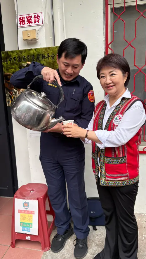 ▲大棟派出所在門口奉茶，提供清甜山泉水給登山客飲用。（圖／記者顏幸如攝，2025.11.28）