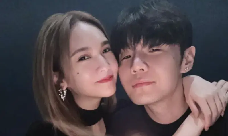 ▲香港大埔大火，讓許多家庭破碎。歌手夫妻檔楊丞琳（左）、李榮浩（右）捐出100萬元人民幣，折合約445萬元新台幣，協助救災和重建家園。（圖／翻攝自楊丞琳臉書）