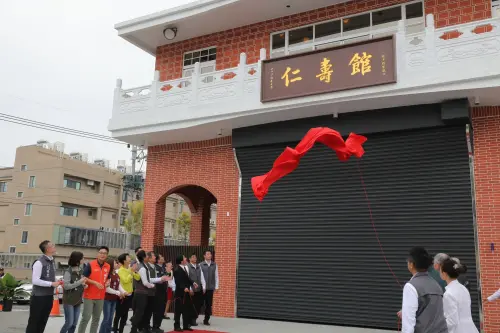 ▲ 市長黃偉哲陪同賴清德總統前往歸仁仁壽宮參加揭匾暨仁壽館文物保存館揭牌。（圖／南市府提供）