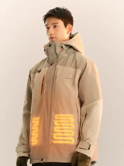 ▲全新「智能升溫七合一衝鋒衣2.0」，目前已經全新上市，最主打外套可以直接加熱溫度，且今年升級版加熱溫度還更高。（圖/ONE BOY提供）