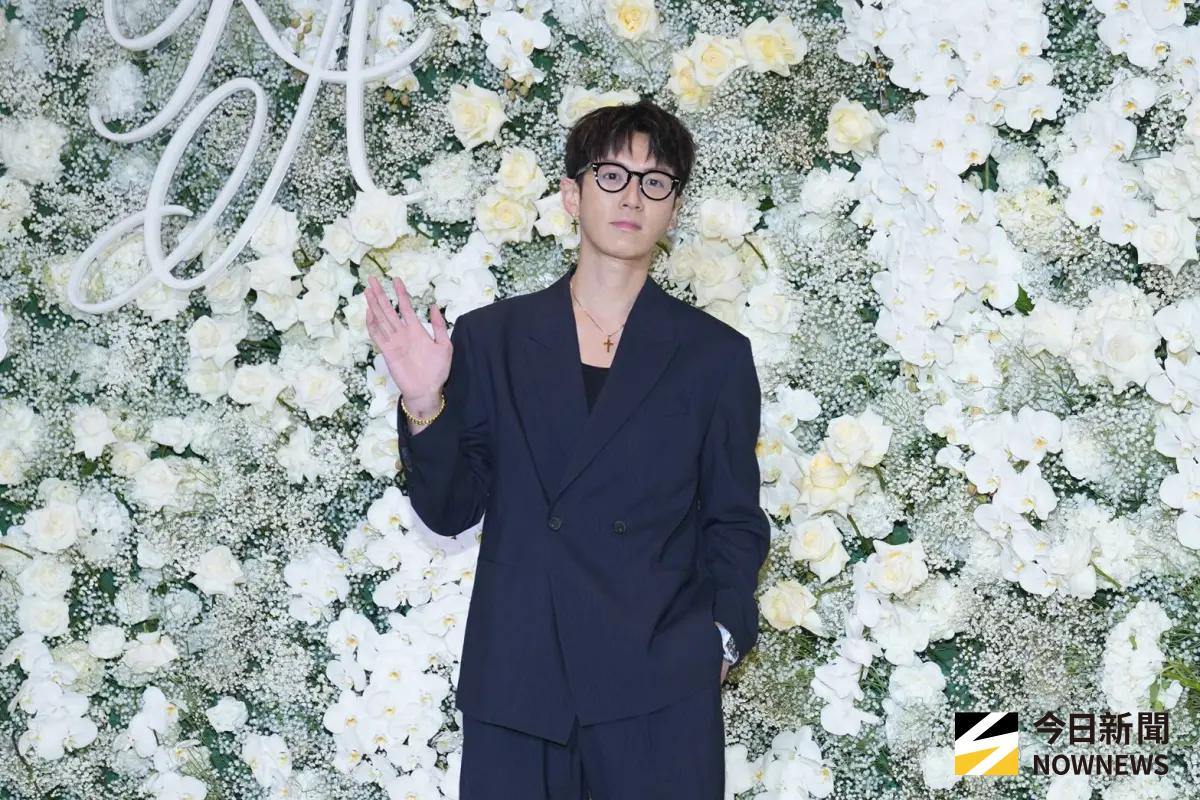 柯震東醉倒在邱澤許瑋甯婚禮！大字躺地照曝光 歪樓喊3字引爆笑