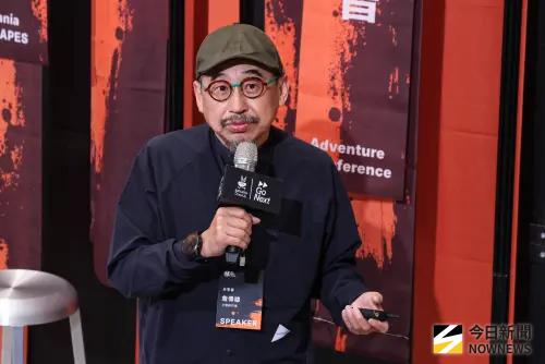 ▲文化評論者詹偉雄則以年輕時參與軍方「金湯專案」的跳傘經歷，談及冒險對個人生命的深刻影響。（圖／記者朱永強攝）