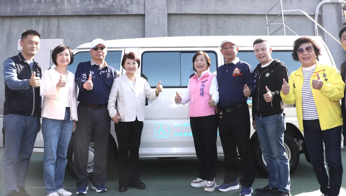 楊瓊瓔要選中市長！與江啟臣姊弟一起登山 盧秀燕一句話包山包海