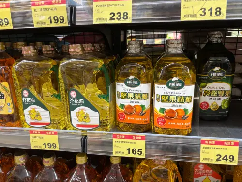 ▲芥花油發煙點約 205–230°C、Omega-9含量比例高。（圖／記者徐銘穗攝）