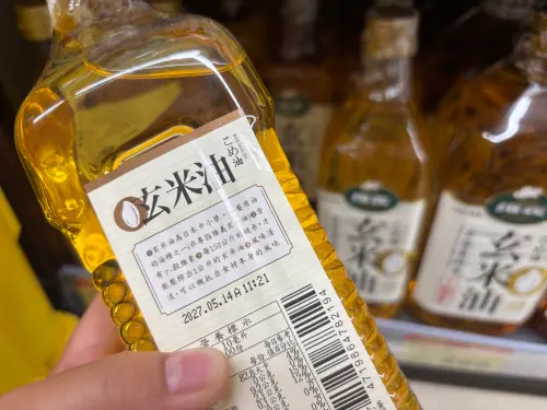 ▲玄米油發煙點高，也有不錯的穀維素，但它的 Omega-6 比例也不低。（圖／記者徐銘穗攝）