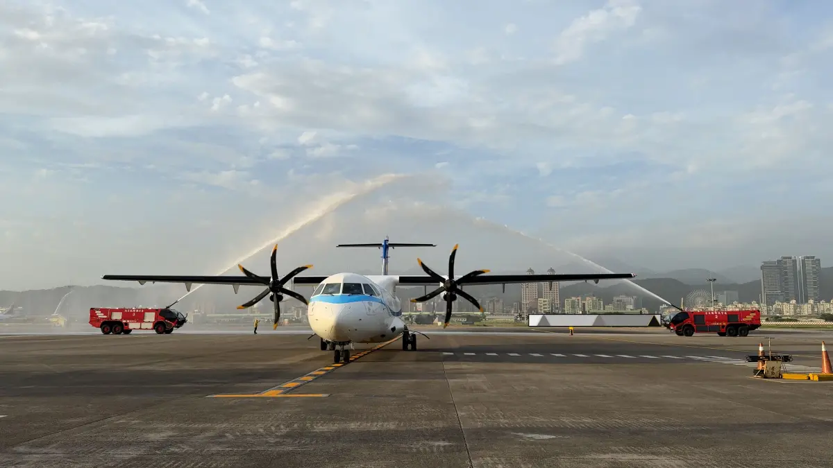 添加永續航空燃油 華信航空ATR新機抵達松山機場