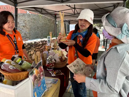 ▲彰化二水鄉源泉社區透過文創方式，傳承製作籠仔篙技術與文化，（圖／記者金武鳳攝，2025.11.29)