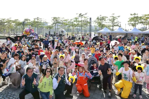 ▲ 「2026台南好young」耶誕跨年系列活動今天正式啟動！首場親子活動「南科童樂太空站」下午在南科考古館舉行。主辦單位估計，約有六千人次民眾到場參加。（圖／南市府提供）