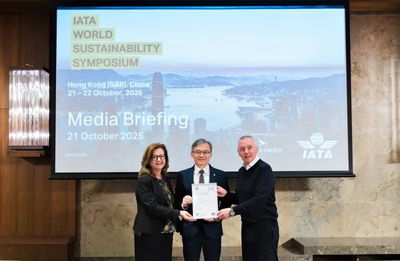 樹立航空業ESG新標竿！長榮航空奪7項大獎、IATA永續採購認證