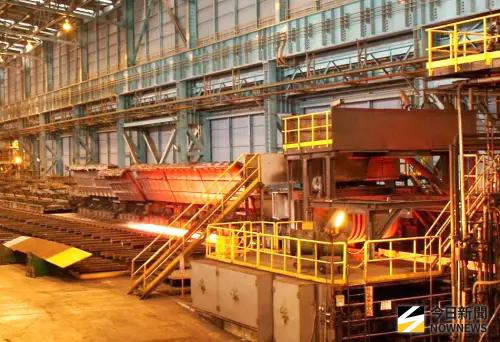 ▲中鋼公司114年10月份併稅前淨損為新台幣3.0774億元，預估亞洲鋼廠仍面臨需求端疲軟，行情略微走滑挑戰，整體國際鋼價呈現弱中帶穩之態勢。(資料照／記者黃守作攝)