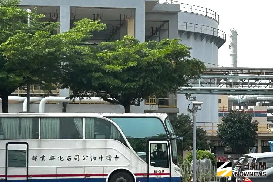 挽袖捐血紓解血荒！台灣中油公司石化事業部舉辦捐血活動