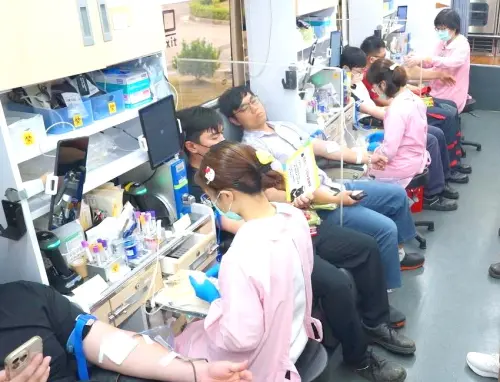 ▲台灣中油公司石化事業部舉辦捐血活動，捐血同仁十分踴躍。(圖／中油石化事業部提供)