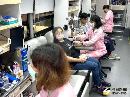 ▲台灣中油公司石化事業部舉辦捐血活動，捐血同仁十分踴躍。(資料照／記者黃守作攝)