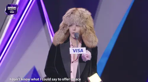 ▲GD帽子超大頂，差點看不到眼睛。（圖／Mnet Plus）