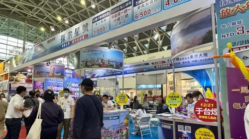 ▲麗星郵輪以「用國旅價，住郵輪、玩海外」為亮點，推出多樣優惠。（圖／記者陳美嘉攝，2025.11.29）