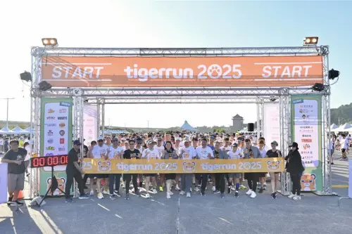 ▲3000人齊聚台北大佳河濱公園，熱血參與台灣虎航路跑活動tigerrun。（圖／台灣虎航）