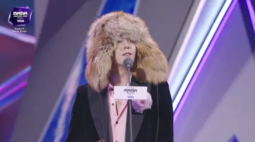 MAMA／李洙赫親自頒獎給GD！他嘴角笑到天靈蓋：下次換我頒給你
