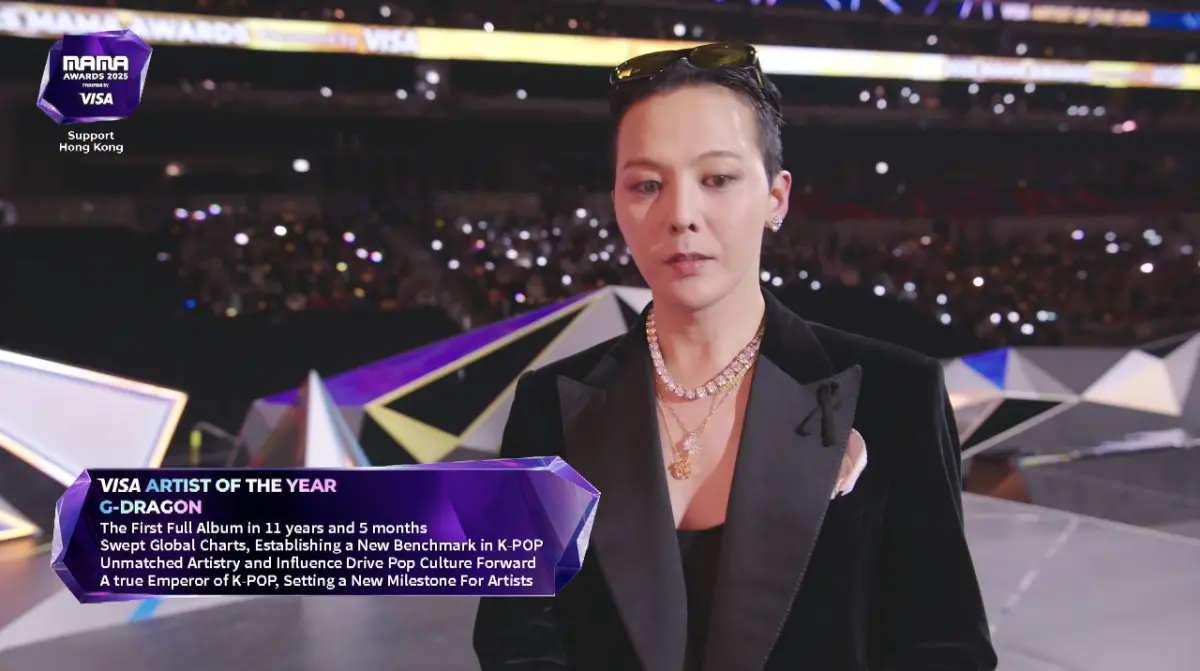 MAMA／GD得年度藝人最大賞！睽違10年合體周潤發 手牽手超害羞