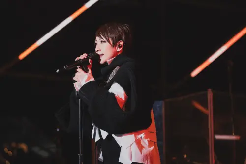 林憶蓮抱病沙啞開唱！絕美亮相哽咽告白粉絲：你們都是我喜歡的人
