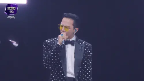 ▲GD在舞台上換裝，還大秀口技。（圖／Mnet Plus）