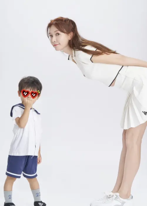 ▲林志玲曾在生日時發布與兒子的合照，她很開心兒子會去照顧更小的小朋友。（圖／摘自 IG@chiling.lin)