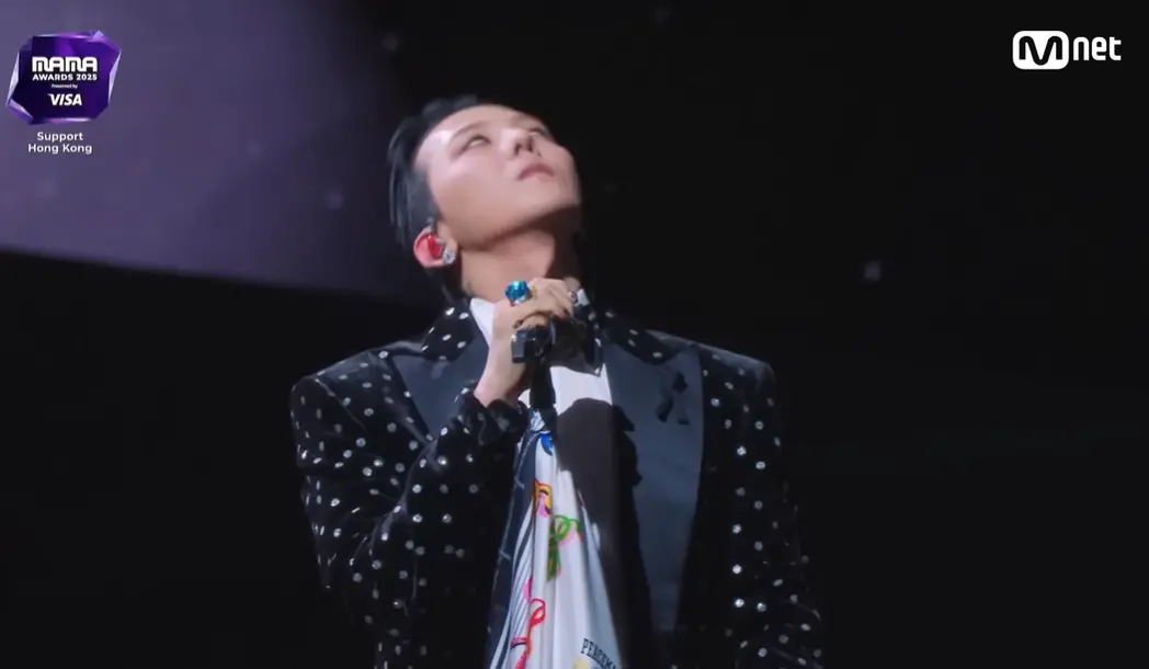 GD公開對MAMA比倒讚！疑設備太爛出包 他唱到翻白眼爆氣全被拍