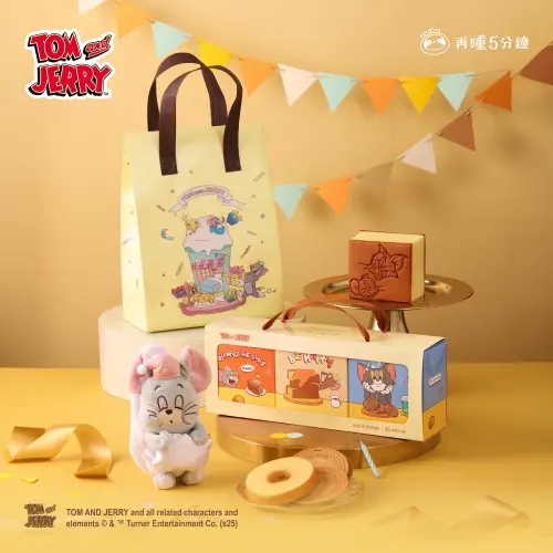 ▲再睡5分鐘聯名《Tom and Jerry》保冷袋、泰菲絨毛伸縮卡套、金格蛋糕禮盒。（圖／再睡5分鐘napteazzz.com）