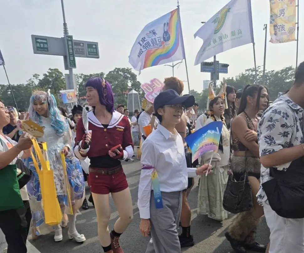 林岱樺赴同志遊行喊「每人都有被愛權利」 網友罵爆：別來蹭！