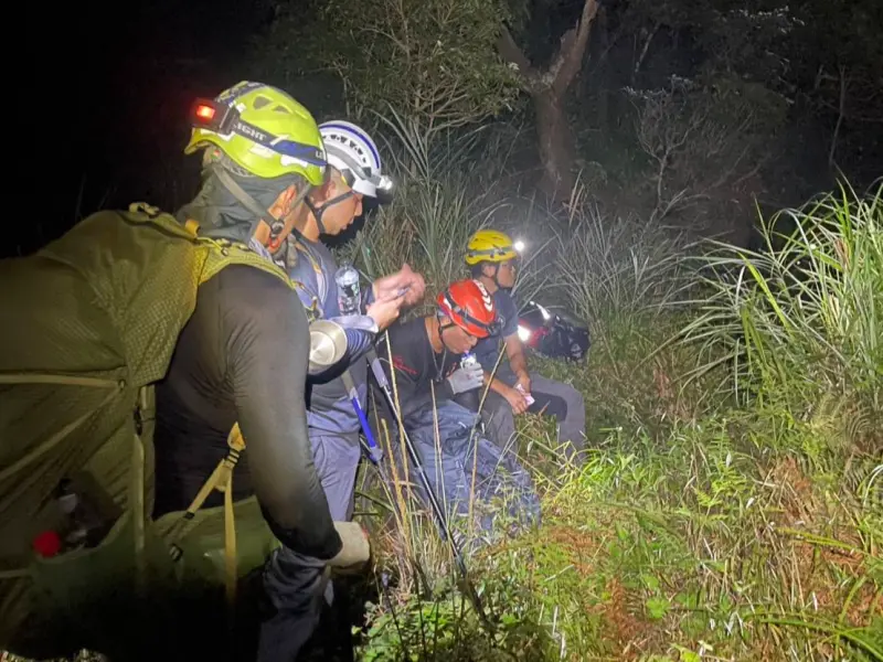 霧台5人誤食不明植物不適　消防局連夜上山救援