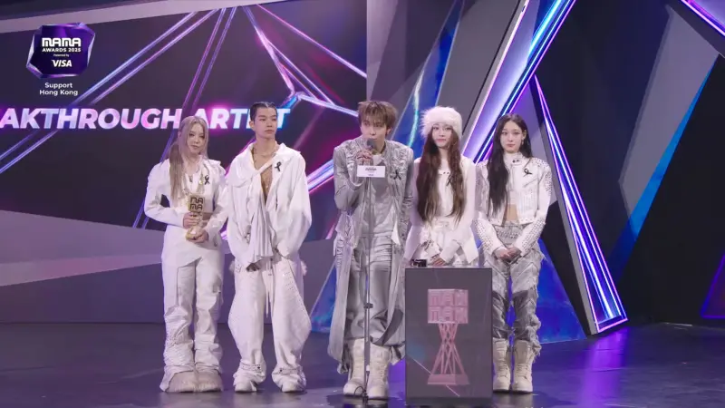 MAMA舞台事故！ALLDAY PROJECT表演攝影機突墜落　驚險畫面全直播