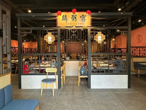▲「麟粥宮」以高規格的食材與舒適的用餐環境，在競爭激烈的餐飲市場中脫穎而出。（圖／翻攝畫面）