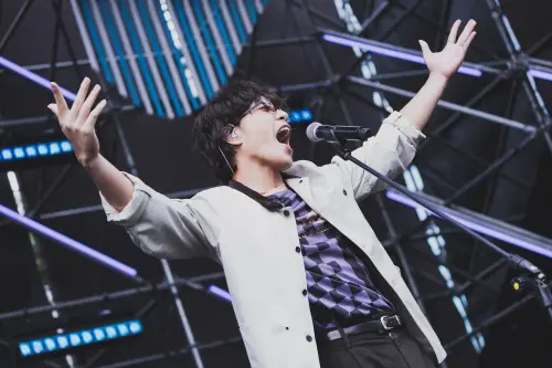 ▲黃宣（如圖）在2025簡單生活節第二天開唱，今天下午台北下起了雨，但粉絲依舊聽得很開心。（圖／簡單生活節提供）