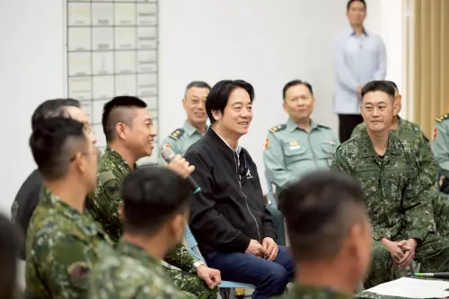 President Lai and frontline personnel of the ROC Army Aviation and Special Forces Command. (MNA)
